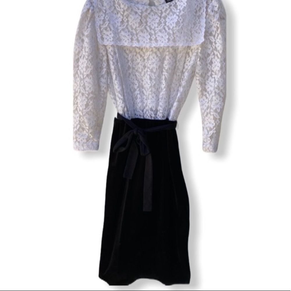 Vintage Times Up Le Temps Lace Dress